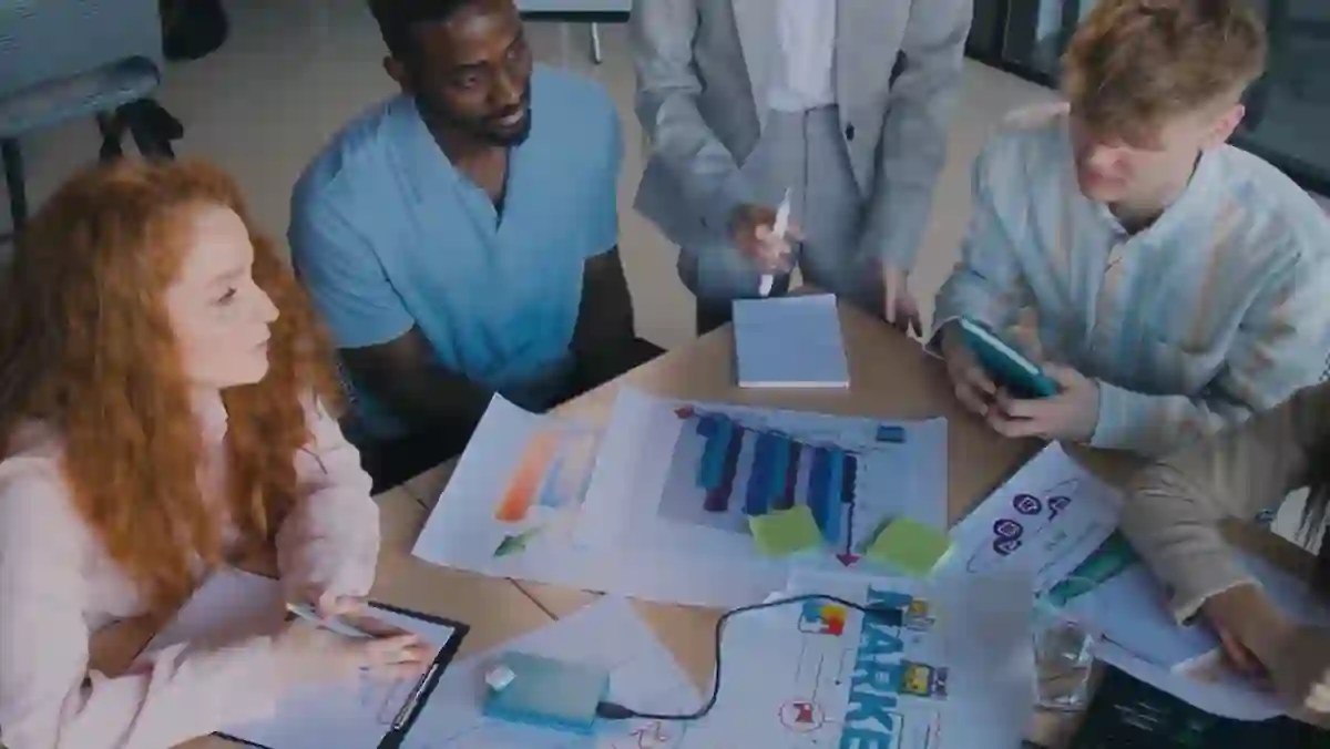 Illustrative industry footage for service seo aeo geo; not a PSCS client project screenshot